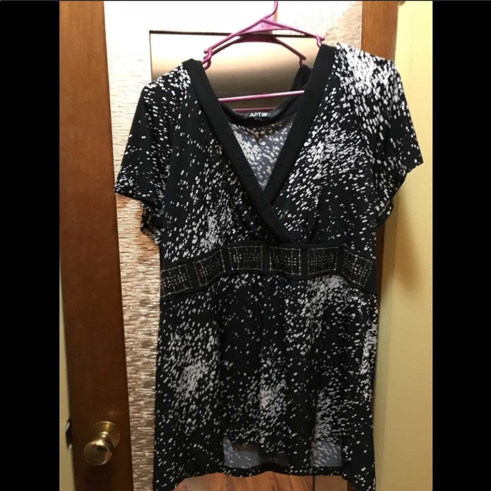 Apt 9 Black White design blouse